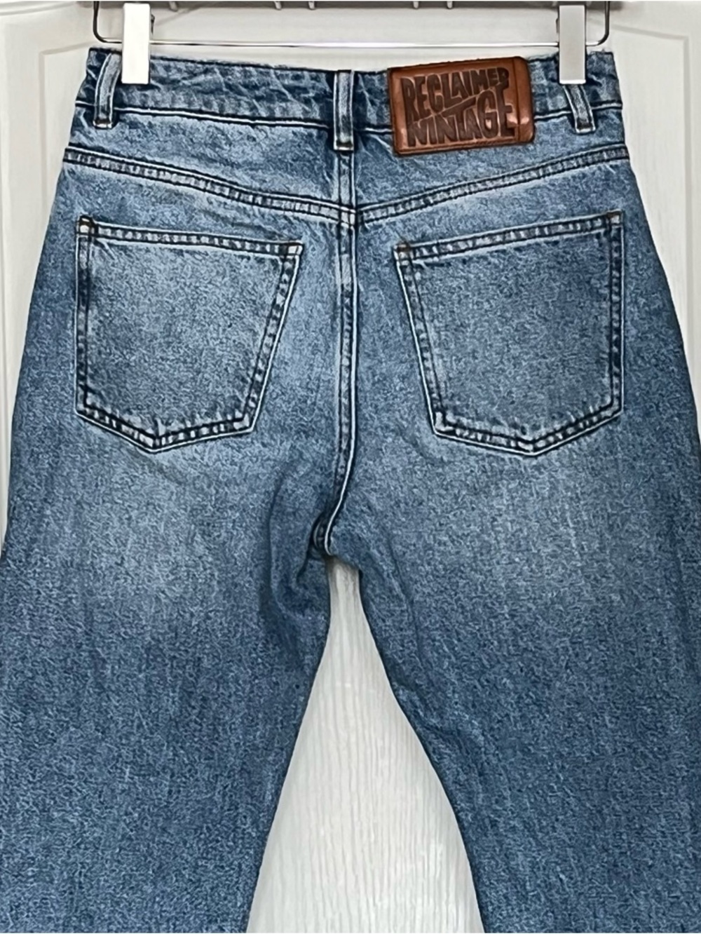 Reclaimed Vintage ASOS Light Wash Mom Jeans Sz 24 Straight Leg 90s Style Y2K - Picture 5 of 15